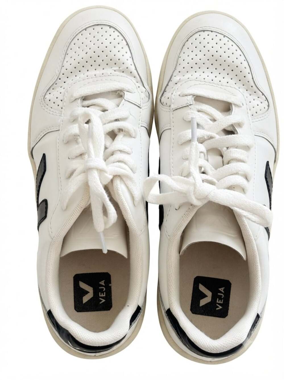 Veja V-10 Leather Low-Top Sneakers in White and Black Size 7